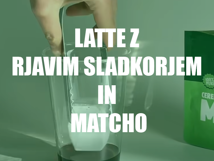 Latte z rjavim sladkorjem in matcho